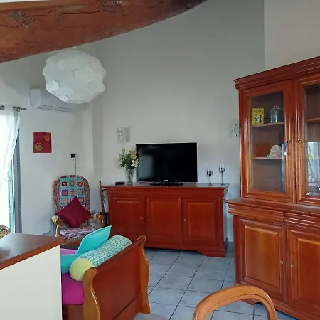 Apartment Bel De 50 M2, Calme, Au Centre, 15 Mn De La *
